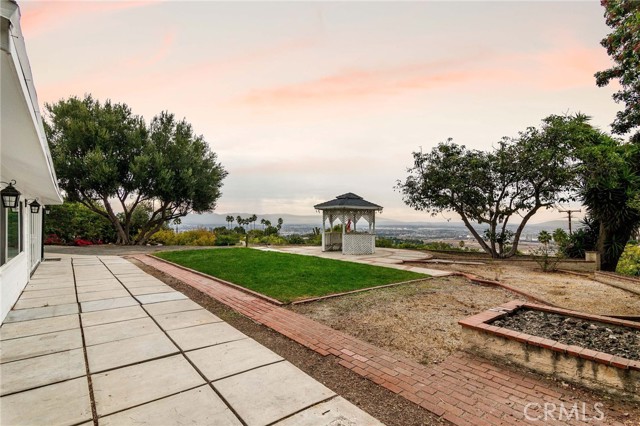 sweeping views of the city and Harbor from any angle.