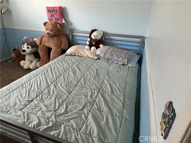 946 W Woodcrest Street, Bloomington CA: https://media.crmls.org/medias/40976b6b-25bf-4a8f-8db4-7e84cf8dd7d2.jpg
