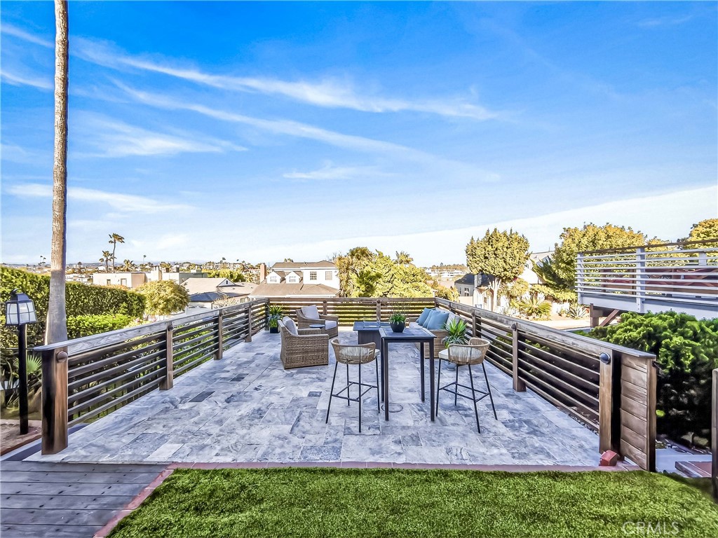 https://media.crmls.org/medias/40977ff1-5e99-4076-bb54-eb6a557536dd.jpg?preset=X-Large