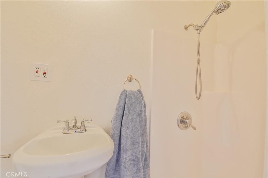 https://media.crmls.org/medias/4097b8d1-281a-4931-9b23-90d0062c165f.jpg?preset=X-Large