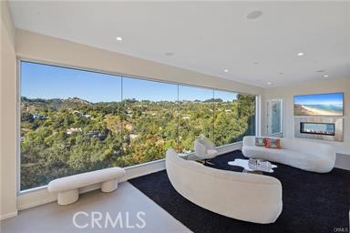 Detail Gallery Image 2 of 47 For 9716 Oak Pass Rd, Beverly Hills,  CA 90210 - 6 Beds | 3/2 Baths