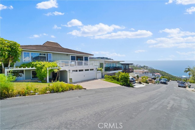 Detail Gallery Image 5 of 70 For 1044 Noria St, Laguna Beach,  CA 92651 - 4 Beds | 3/1 Baths