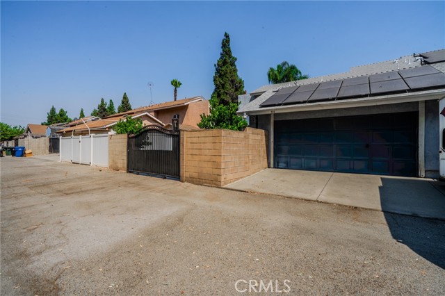 574 E Skylark Drive, Ontario CA: https://media.crmls.org/medias/409a7719-c01c-48d8-a0a3-c28b0786e634.jpg