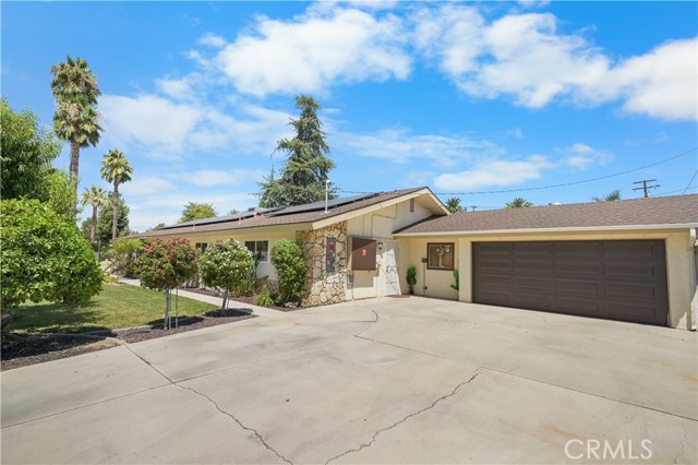 Detail Gallery Image 4 of 43 For 3260 Vista Way, Hemet,  CA 92544 - 4 Beds | 2/1 Baths