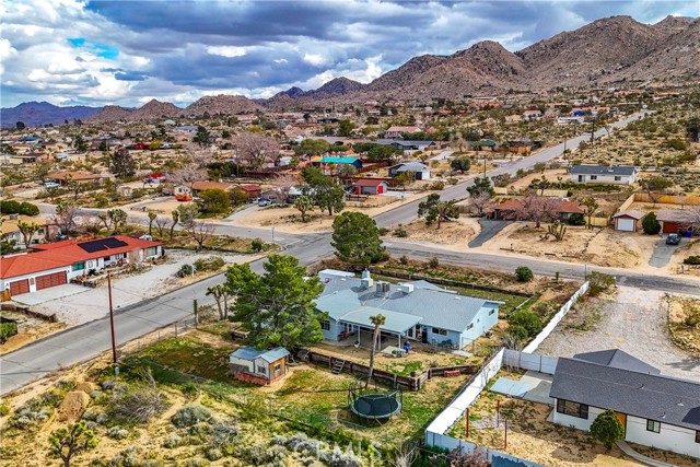 Detail Gallery Image 30 of 33 For 60484 Latham Trl, Joshua Tree,  CA 92252 - 4 Beds | 3 Baths