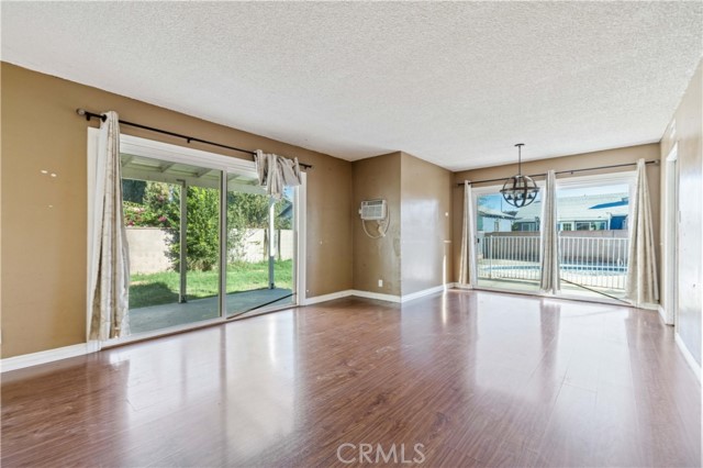 Detail Gallery Image 5 of 21 For 8544 Noble Ave, North Hills,  CA 91343 - 3 Beds | 2 Baths