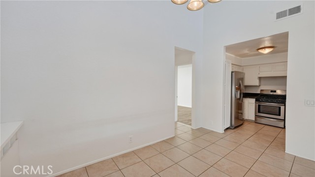 Detail Gallery Image 11 of 38 For 2600 W Segerstrom Ave #D,  Santa Ana,  CA 92704 - 3 Beds | 2/1 Baths