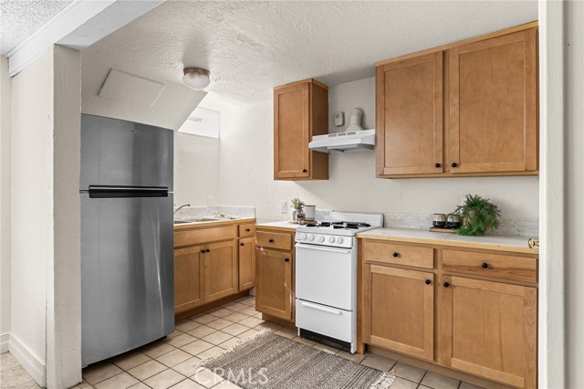 Detail Gallery Image 6 of 73 For 587 E 3rd, Chico,  CA 95928 - 5 Beds | 3 Baths