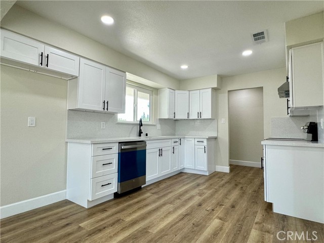 Detail Gallery Image 6 of 22 For 4260 N Haslam Ave, Fresno,  CA 93722 - 5 Beds | 3 Baths