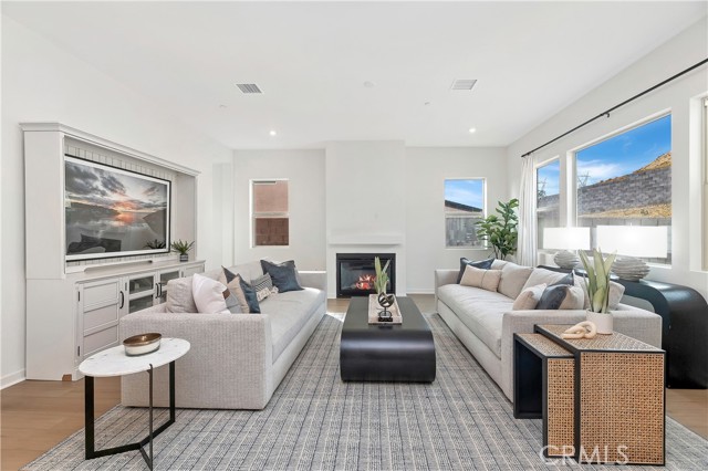 Detail Gallery Image 15 of 67 For 15800 Conservatory Dr, Fontana,  CA 92336 - 5 Beds | 4/1 Baths