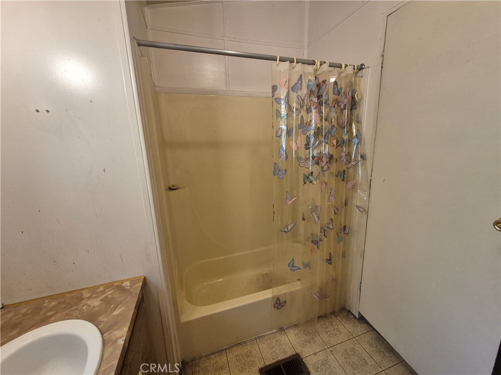 https://media.crmls.org/medias/409dc2a4-772d-4281-a500-45ac5d2cb24d.jpg?preset=X-Large