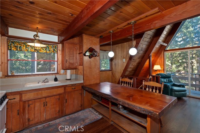 Detail Gallery Image 10 of 34 For 31470 Cedarwood Dr, Running Springs,  CA 92382 - 2 Beds | 1 Baths