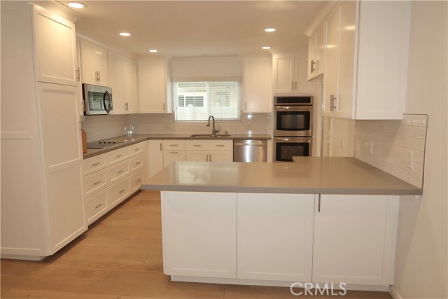 Detail Gallery Image 4 of 29 For 21162 Lockhaven Cir, Huntington Beach,  CA 92646 - 3 Beds | 2 Baths