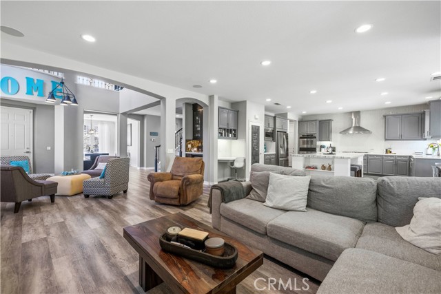 Detail Gallery Image 11 of 75 For 24981 Greensbrier, Stevenson Ranch,  CA 91381 - 5 Beds | 4 Baths