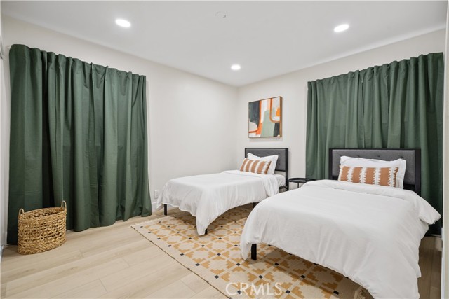 Image 20 of 35 For 1541 Wellington Avenue