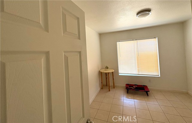Detail Gallery Image 5 of 11 For 14827 Kimberly St, Adelanto,  CA 92301 - 2 Beds | 1 Baths