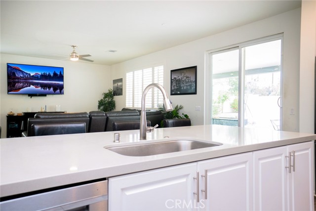 Detail Gallery Image 15 of 61 For 11703 Periwinkle Pl, Jurupa Valley,  CA 91752 - 5 Beds | 3 Baths