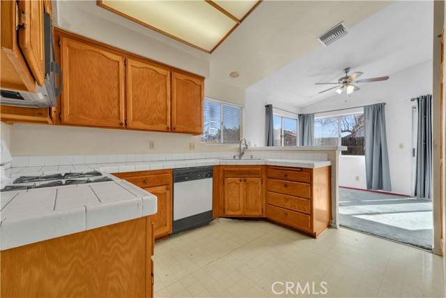 Detail Gallery Image 9 of 30 For 4044 Belleshire, Palmdale,  CA 93552 - 3 Beds | 2 Baths