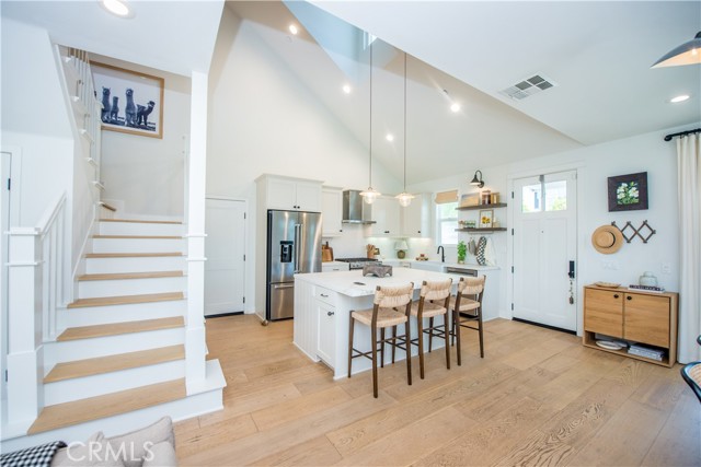 2065 Thurin Street, Costa Mesa CA: https://media.crmls.org/medias/40a45aec-cd5c-4498-bcf1-bac6451858ec.jpg