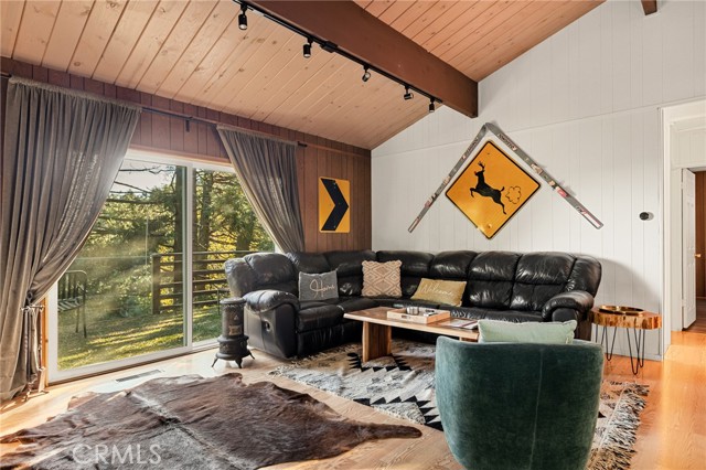 Detail Gallery Image 5 of 46 For 999 Mercury Way, Crestline,  CA 92325 - 4 Beds | 3/1 Baths