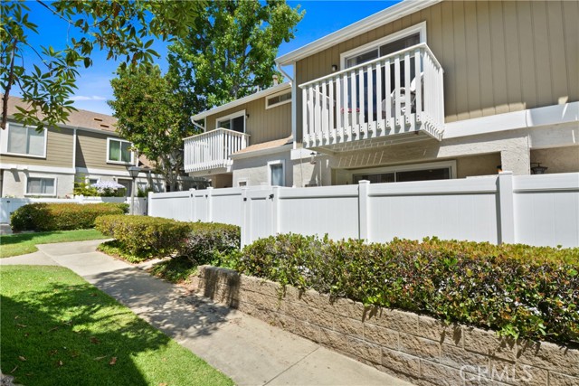101 Abbeywood Lane, Aliso Viejo CA: https://media.crmls.org/medias/40a4c74e-b23e-487b-9845-96927c26beaf.jpg