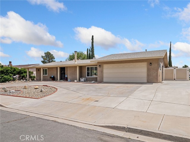 Detail Gallery Image 3 of 46 For 14427 Holly Dr, Victorville,  CA 92395 - 4 Beds | 2 Baths