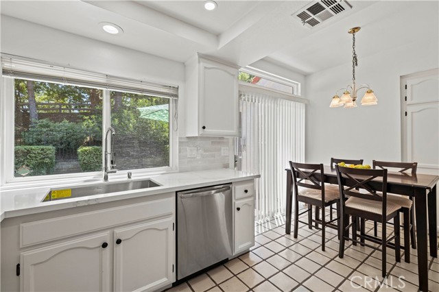 26308 Marsala Drive, Valencia CA: https://media.crmls.org/medias/40a61fd6-d49a-4f41-8342-fa20dc8a2a95.jpg