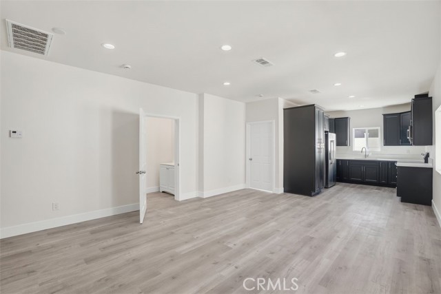 7958 Tampa Ave, Reseda CA: https://media.crmls.org/medias/40a62456-0a3c-4545-945d-d9c15f8cc627.jpg