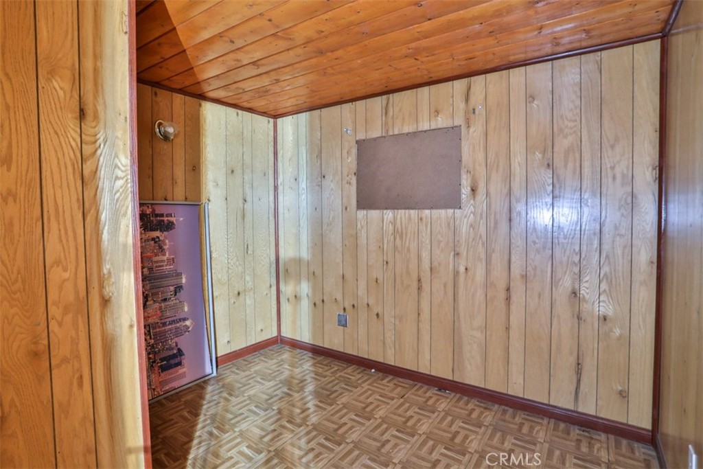 https://media.crmls.org/medias/40a63748-fb50-44f3-93e3-fe64a4edc315.jpg?preset=X-Large