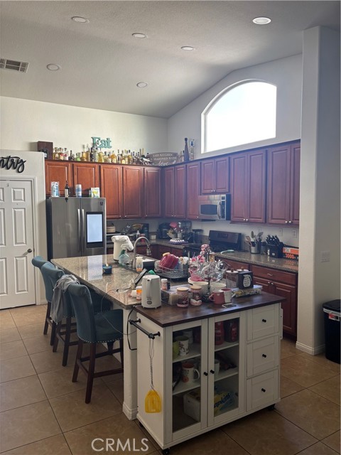 Detail Gallery Image 17 of 65 For 1064 Queen Annes Ln, Beaumont,  CA 92223 - 4 Beds | 2/1 Baths