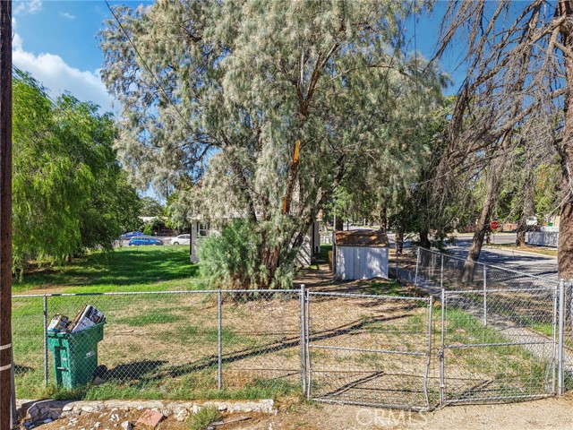 182 N 4 Street, Banning CA: https://media.crmls.org/medias/40a7befa-66fa-4cb4-9ab7-d2cc65ca200f.jpg