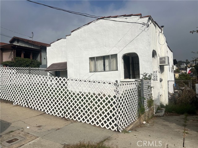 Detail Gallery Image 1 of 1 For 2137 Santa Ynez St, Los Angeles,  CA 90026 - 2 Beds | 1 Baths