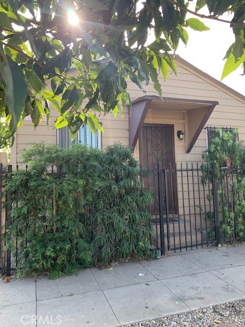 Detail Gallery Image 15 of 22 For 846 W 103rd St, Los Angeles,  CA 90044 - – Beds | – Baths