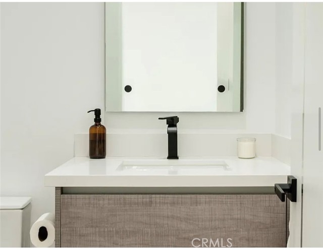 Detail Gallery Image 7 of 23 For 12136 Clarkson Rd Rd, Los Angeles,  CA 90064 - 3 Beds | 2/1 Baths