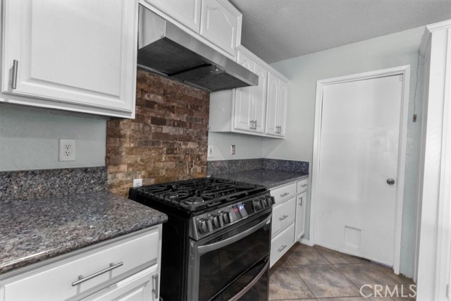Detail Gallery Image 8 of 28 For 17381 Seville Ct, Fontana,  CA 92335 - 3 Beds | 2 Baths