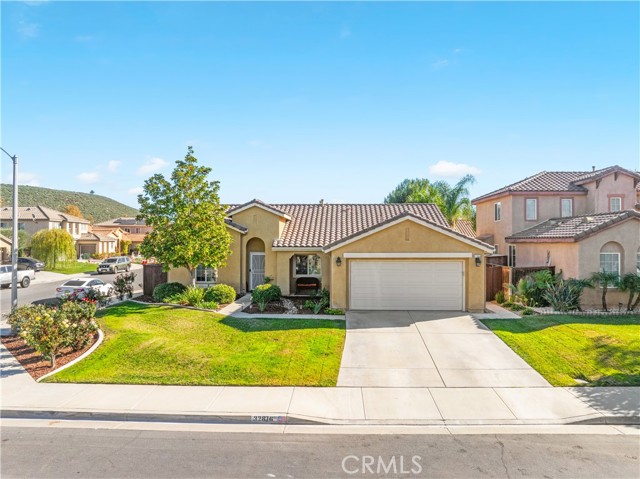 Detail Gallery Image 5 of 49 For 32816 Autumn Wood Cir, Lake Elsinore,  CA 92530 - 3 Beds | 2 Baths