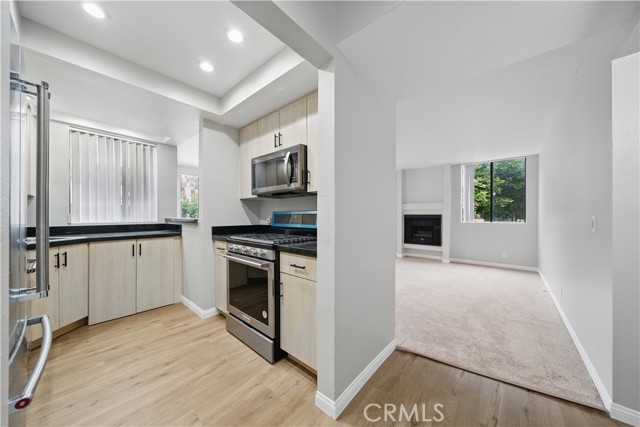 Detail Gallery Image 12 of 35 For 7826 Topanga Canyon Bld #218,  Canoga Park,  CA 91304 - 2 Beds | 2 Baths