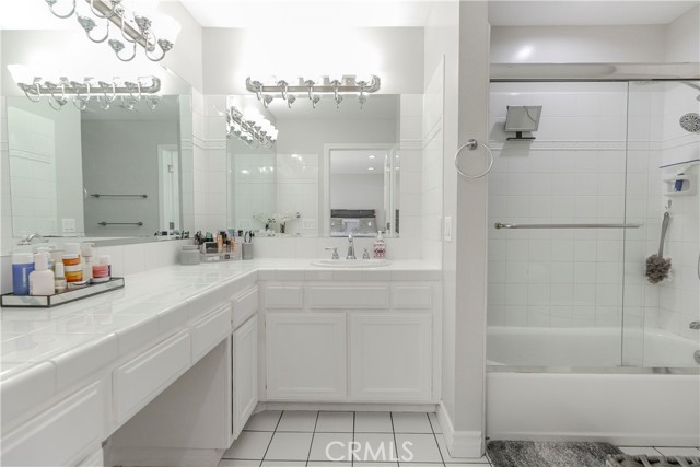 10670 Deering Avenue, Chatsworth CA: https://media.crmls.org/medias/40aa485f-8621-4c67-98d7-9c53bb3e0629.jpg