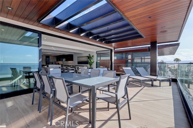 Detail Gallery Image 2 of 35 For 1208 the Strand #C,  Manhattan Beach,  CA 90266 - 3 Beds | 3 Baths