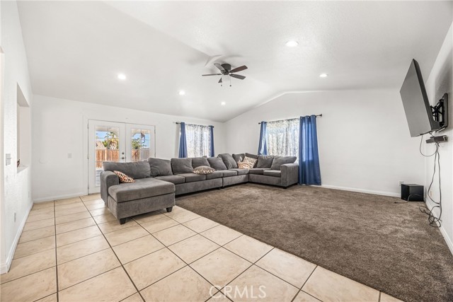 Detail Gallery Image 3 of 37 For 8541 Dove Creek, Hesperia,  CA 92344 - 4 Beds | 3 Baths