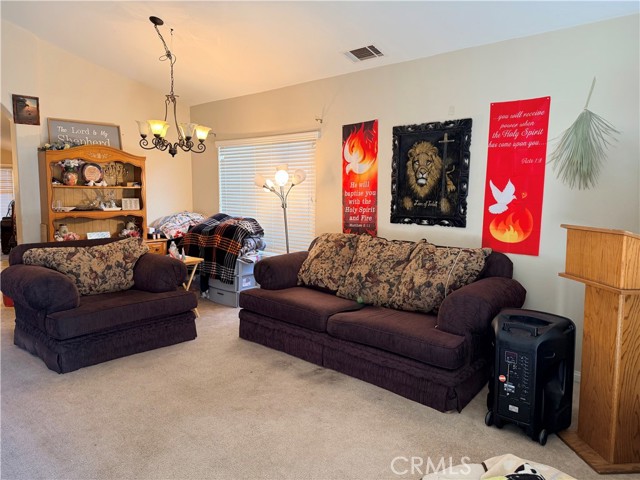 Detail Gallery Image 5 of 19 For 13640 Summit View St, Hesperia,  CA 92344 - 3 Beds | 2 Baths