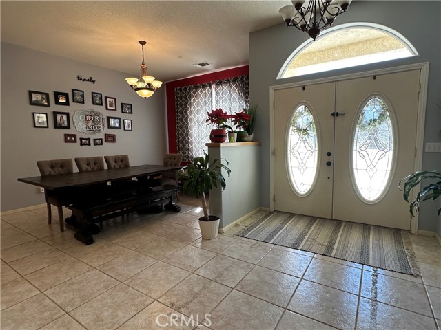 8843 San Diego Drive, Yucca Valley CA: https://media.crmls.org/medias/40ab4410-7d23-4a70-a147-1759a3138cad.jpg