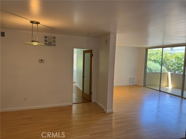 11750 W Sunset Boulevard, Los Angeles CA: https://media.crmls.org/medias/40ab7901-b2c7-43ca-9b7d-7b90eb60b57d.jpg