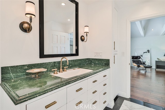 Detail Gallery Image 42 of 74 For 17141 Superior St, Northridge,  CA 91325 - 6 Beds | 4 Baths