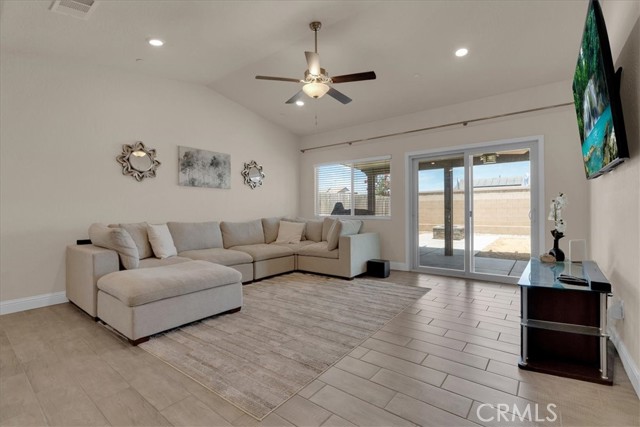 2454 W Mallard Lane, Hanford CA: https://media.crmls.org/medias/40ac3b70-1ac2-4465-a5ff-5b000991e51e.jpg