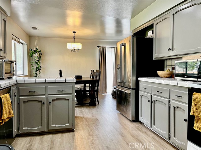 Detail Gallery Image 4 of 50 For 40894 Griffin Dr, Oakhurst,  CA 93644 - 3 Beds | 2 Baths
