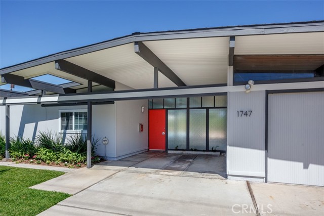 1747 N Shaffer N Street, Orange CA: https://media.crmls.org/medias/40ad7f48-dfad-430f-a89d-692030348931.jpg