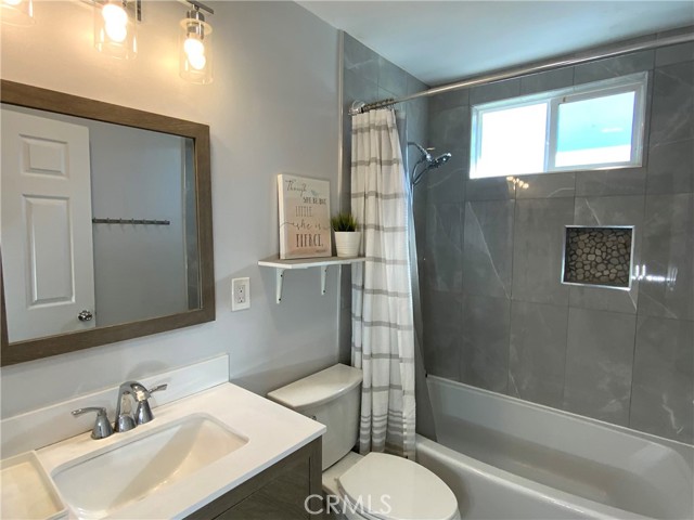 Detail Gallery Image 13 of 21 For 17091 B Ln, Huntington Beach,  CA 92647 - 3 Beds | 2 Baths