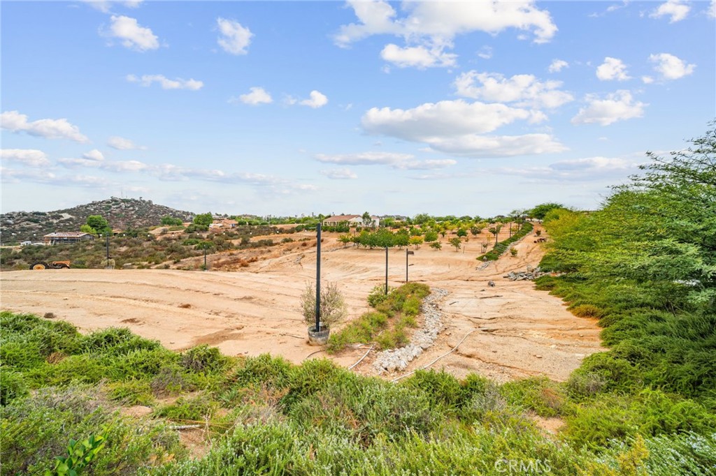 https://media.crmls.org/medias/40adbdb6-bce8-4c0d-8782-4fd0d5858f4a.jpg?preset=X-Large