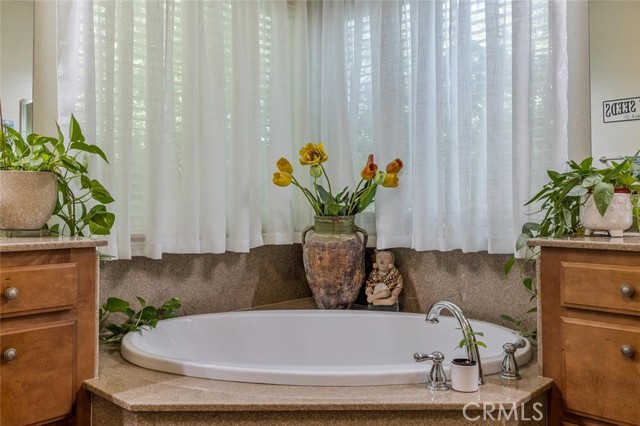 1708 Bandon Court, Oakdale CA: https://media.crmls.org/medias/40adca60-d85d-4df2-ad73-c42d0479b798.jpg